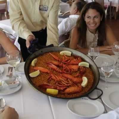 SERVICIO DE CAMAREROS A LA ESPAÑOLA O FUENTE-MESA