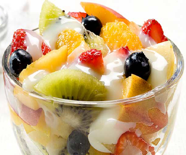 Macedonia de Frutas con Yogur y Leche condesada