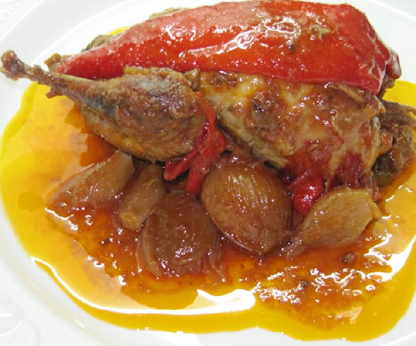 Perdiz en Escabeche con pimientos y cebollitas caramelizadas