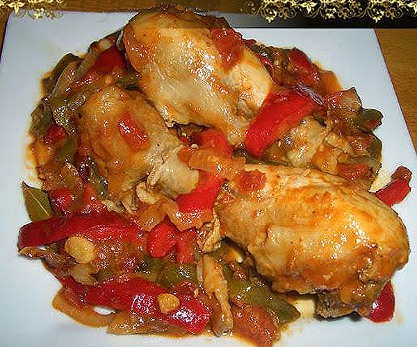 Pollo guisado al Chilindron