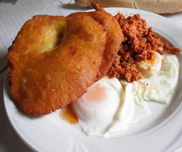 Huevos, Tortos y Picadillo