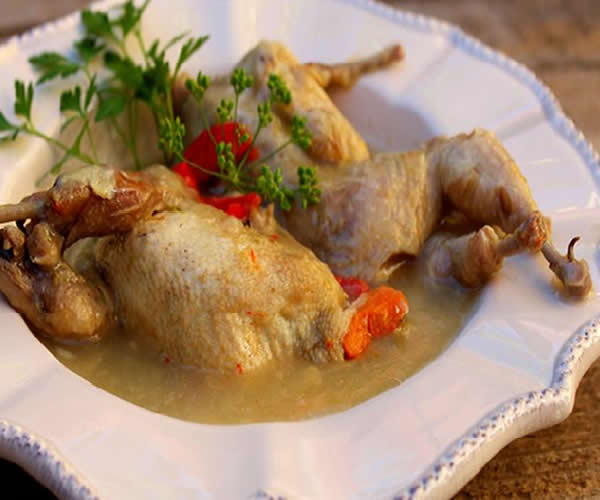 Codornices guisadas al vino blanco