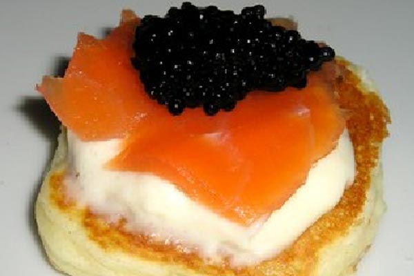 Blini de Salmon Ah. y Caviar de Lumpus