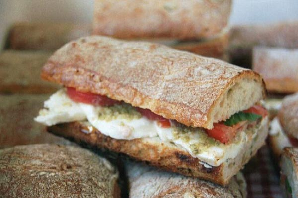 Bocadillo de Queso con Tomate