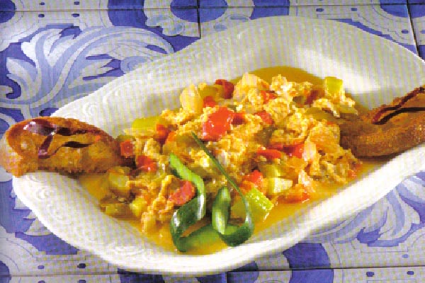 Cazuelita de Revuelto  Gambas, Oricios y Pimientos