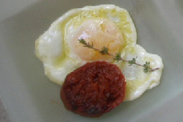 Cazuelita de Chorizin y Huevo de Codorniz