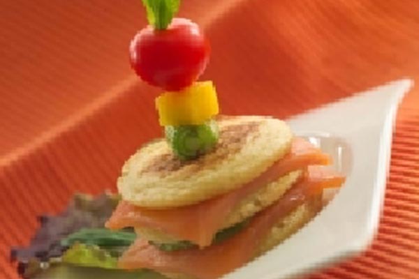 Cazuelita de Blini de Salmón