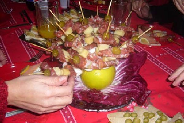 Erizo de Banderitas de Jamon, Queso y Aceituna