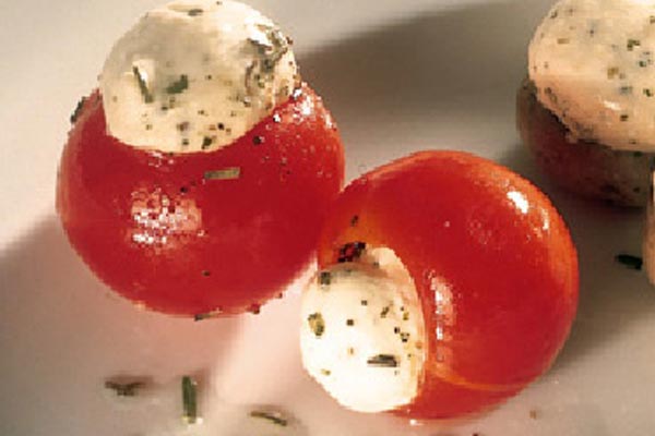 Tomates cherri rellenos de queso 