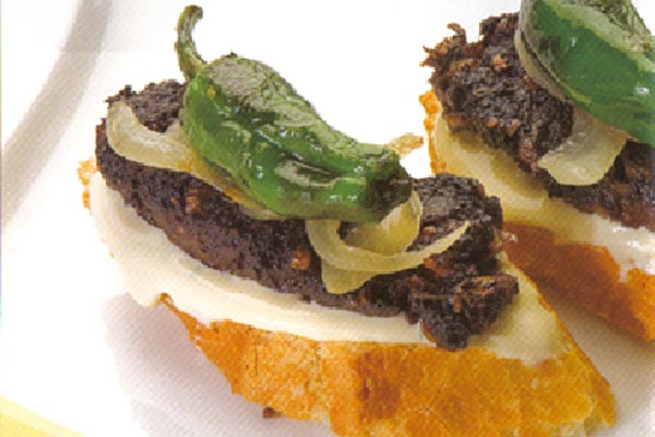 Montadito de Morcilla, Cebolla confitada y Pimiento