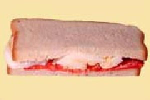Sandwich de Salami, con Huevo